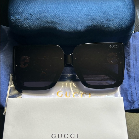 Gucci Glossy Black sunglasses new - Picture 2 of 5